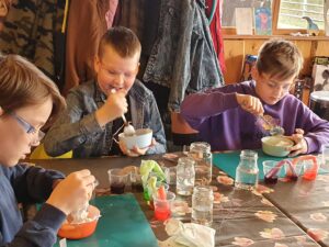 Warsztatownia Kulturka u stółka - Warsztaty zagadkowo – doświadczalne