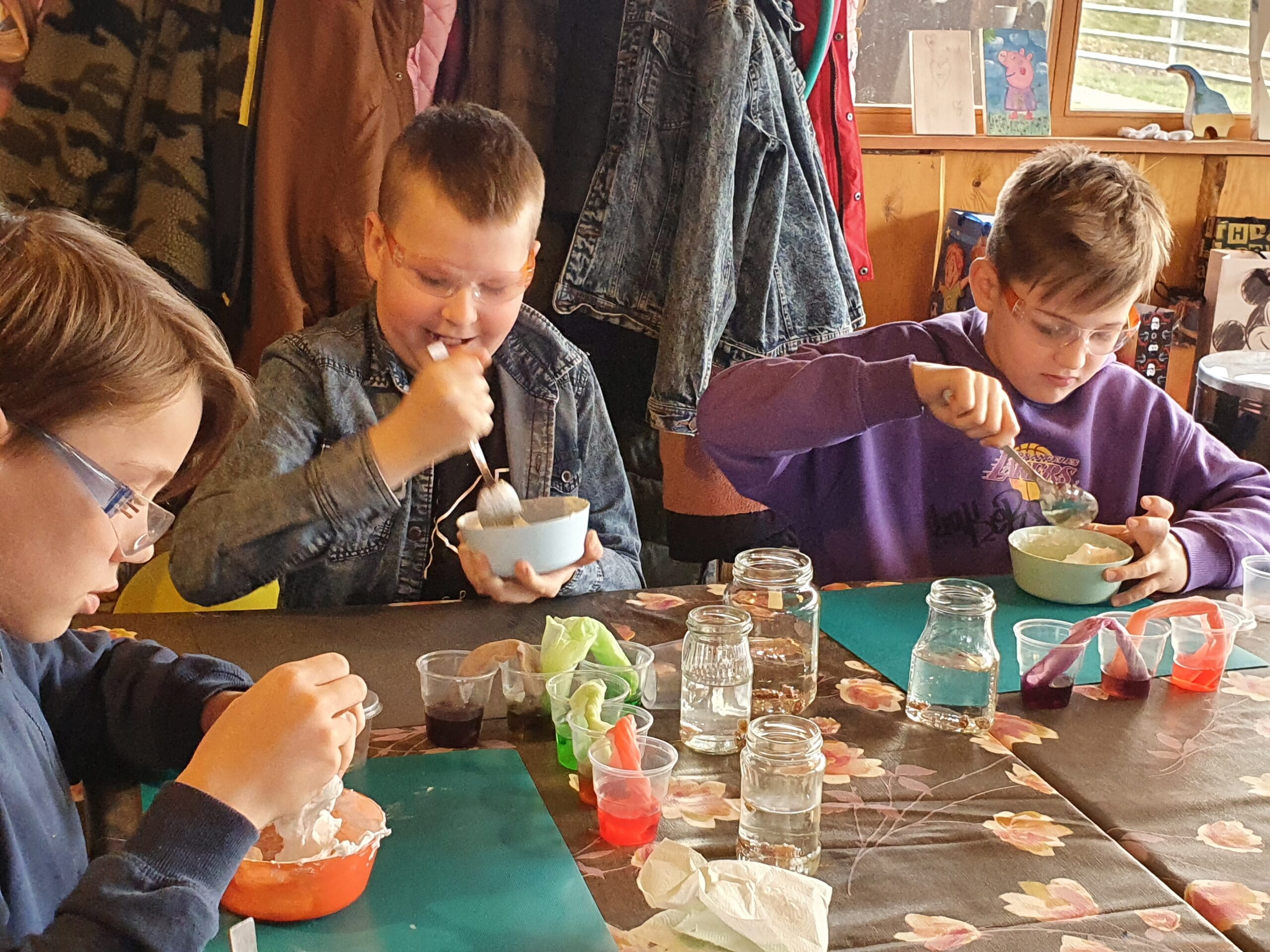 Warsztatownia Kulturka u stółka - Warsztaty zagadkowo – doświadczalne