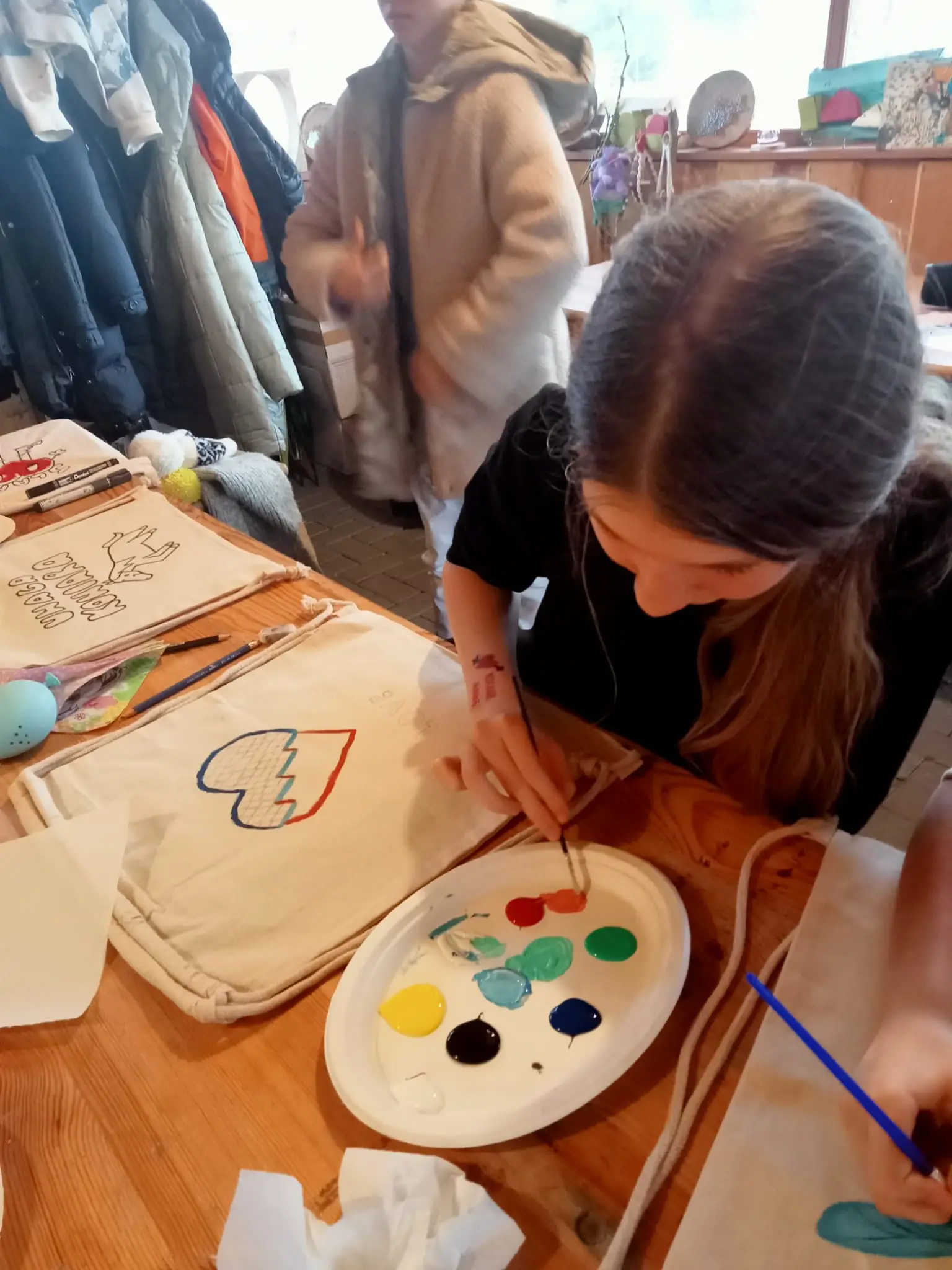 Malowane ekotorby -Warsztatownia Kulturka u stółka